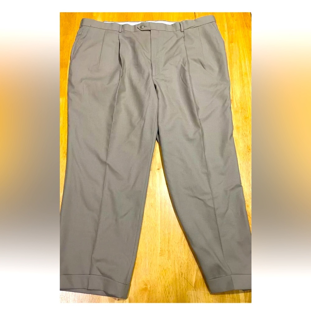 DKNY Beige Khaki color Mens 100% Wool Pleated Dress Pants 46R with 28 in. Inseam